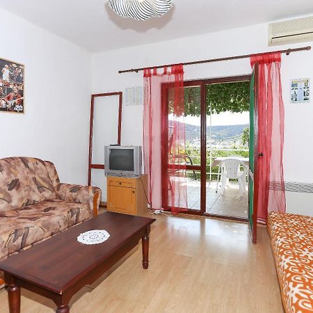 Holiday Home Marcelo-With Terrace Vinisce Ngoại thất bức ảnh